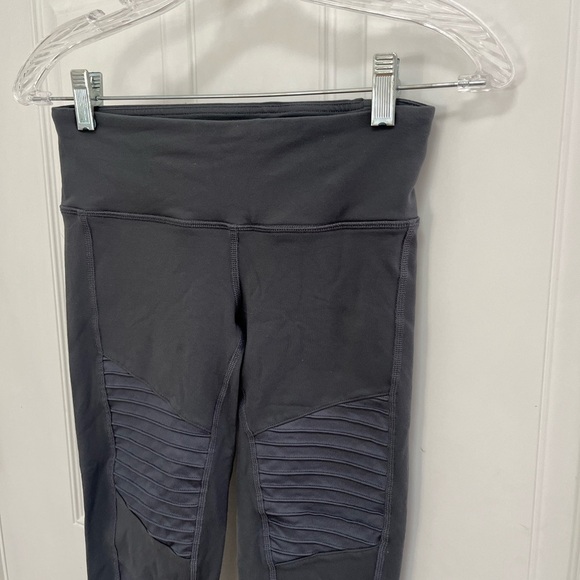 ALO Yoga Charcoal gray Ribbed moto Leggings size xxs - Picture 5 of 9